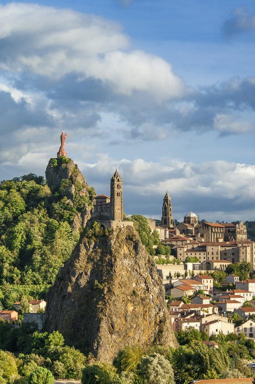 Hotel Des Capucins Le Puy-en-Velay Exterior foto