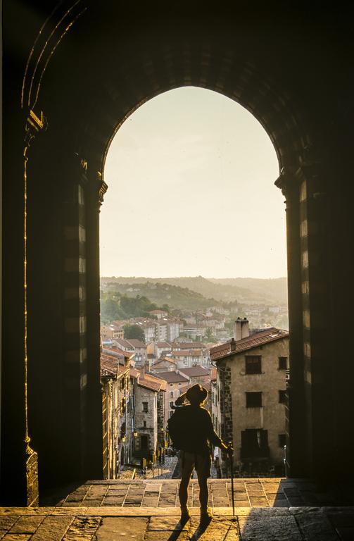 Hotel Des Capucins Le Puy-en-Velay Exterior foto